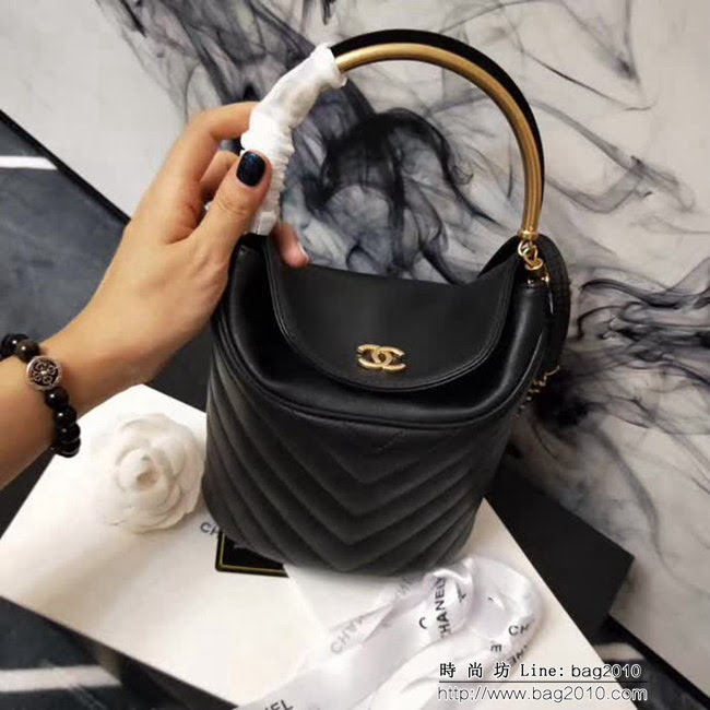 香奈兒CHANEL2018新款Chanel水桶包拼復古掉色五金手柄水染羊皮 DSC1008